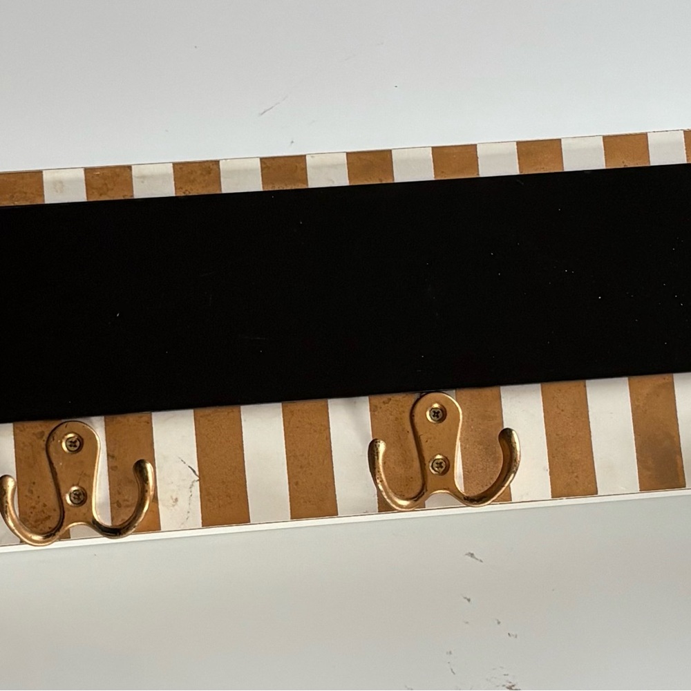 Adams & Co wall hanger  Shelf- brown and white
